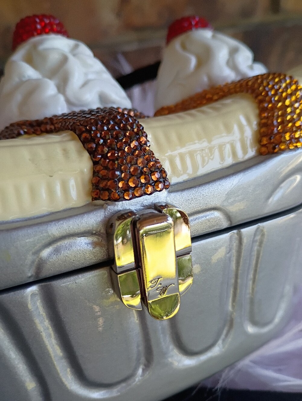 Wow! Rare NEW Timmy Woods Swarovski Crystal Wooden Banana Split Ice Cream Bag - Picture 13 of 16
